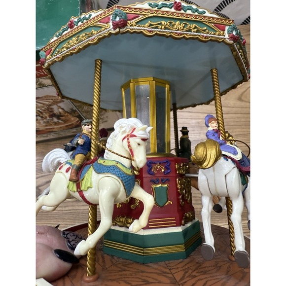 Mr Christmas Holiday Go Round  Animated Musical Carousel 1997 50 Songs VIDEO - Picture 10 of 14